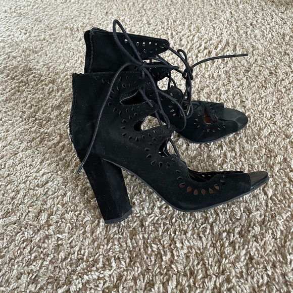 14th & Union Black heels - Picture 2 of 2